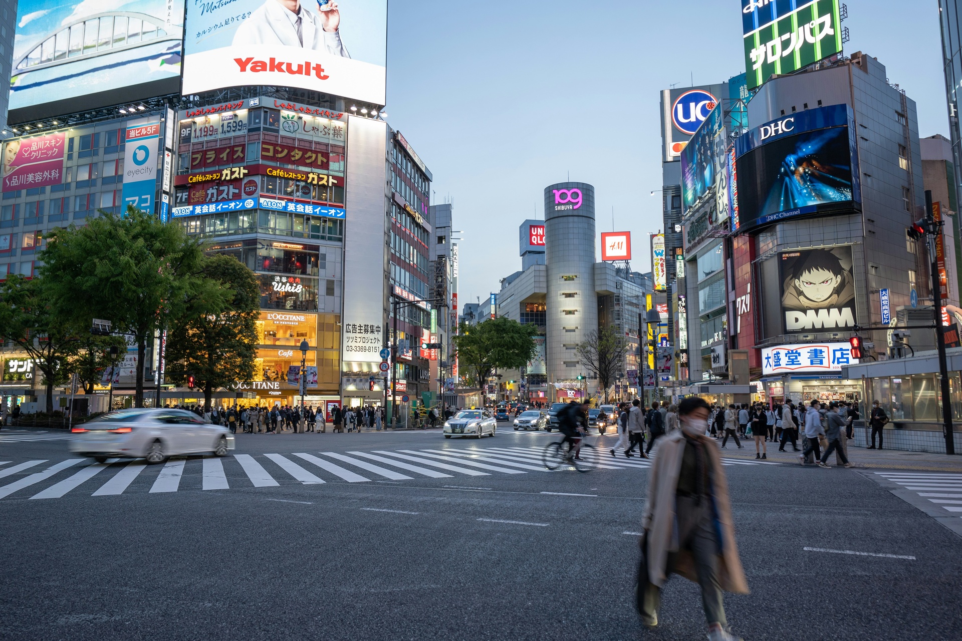 Cruce de Shibuya en Tokio iluminado de noche