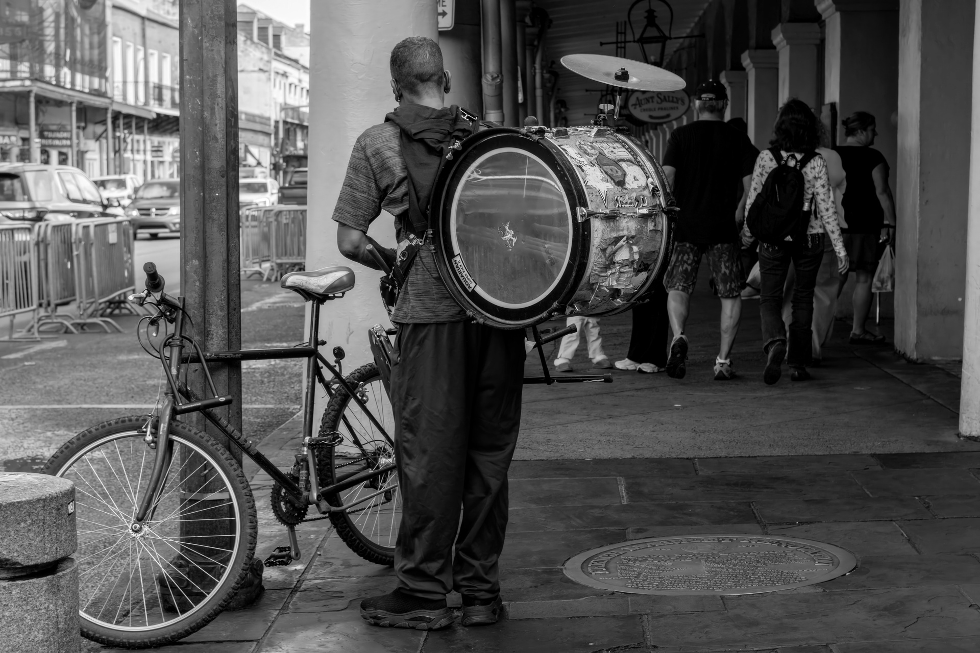 Músicos de jazz tocando en una calle del Barrio Francés de Nueva Orleans