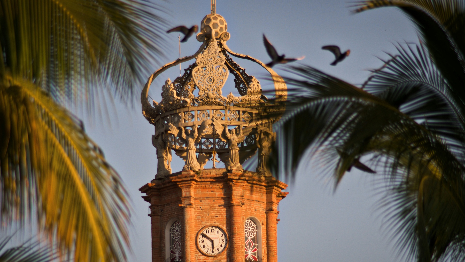 Malecón de Puerto Vallarta al atardecer