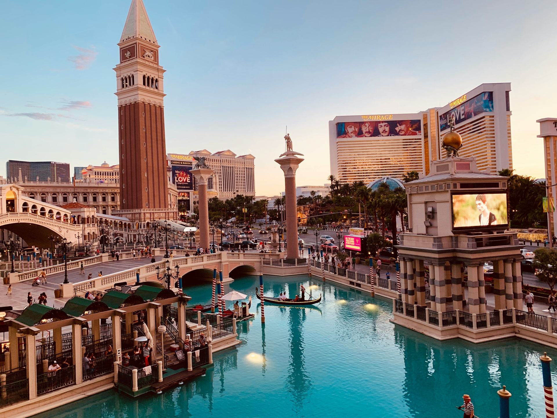 Pool party en un dayclub de Las Vegas en verano