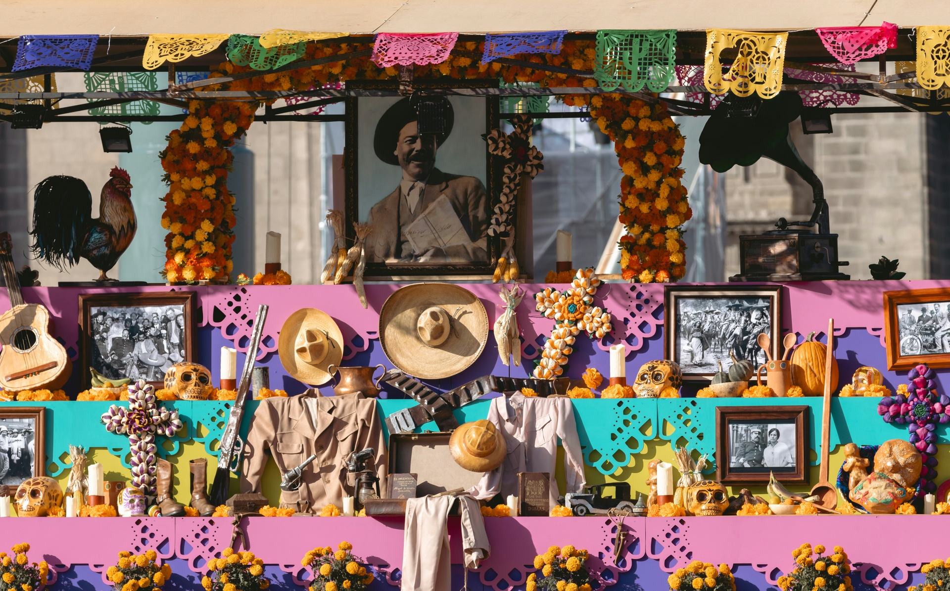 Desfile de Día de Muertos con catrinas monumentales en Paseo de la Reforma