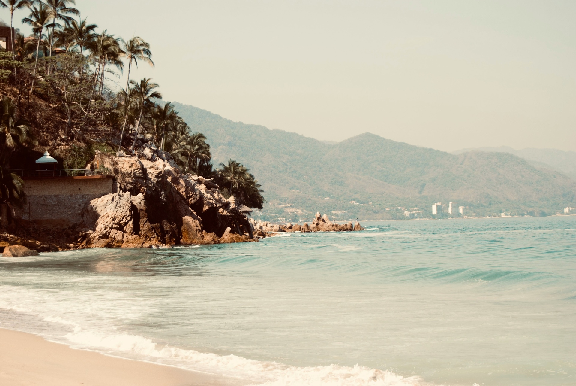 Vista de resort frente al mar en la zona de Vallarta-Nayarit