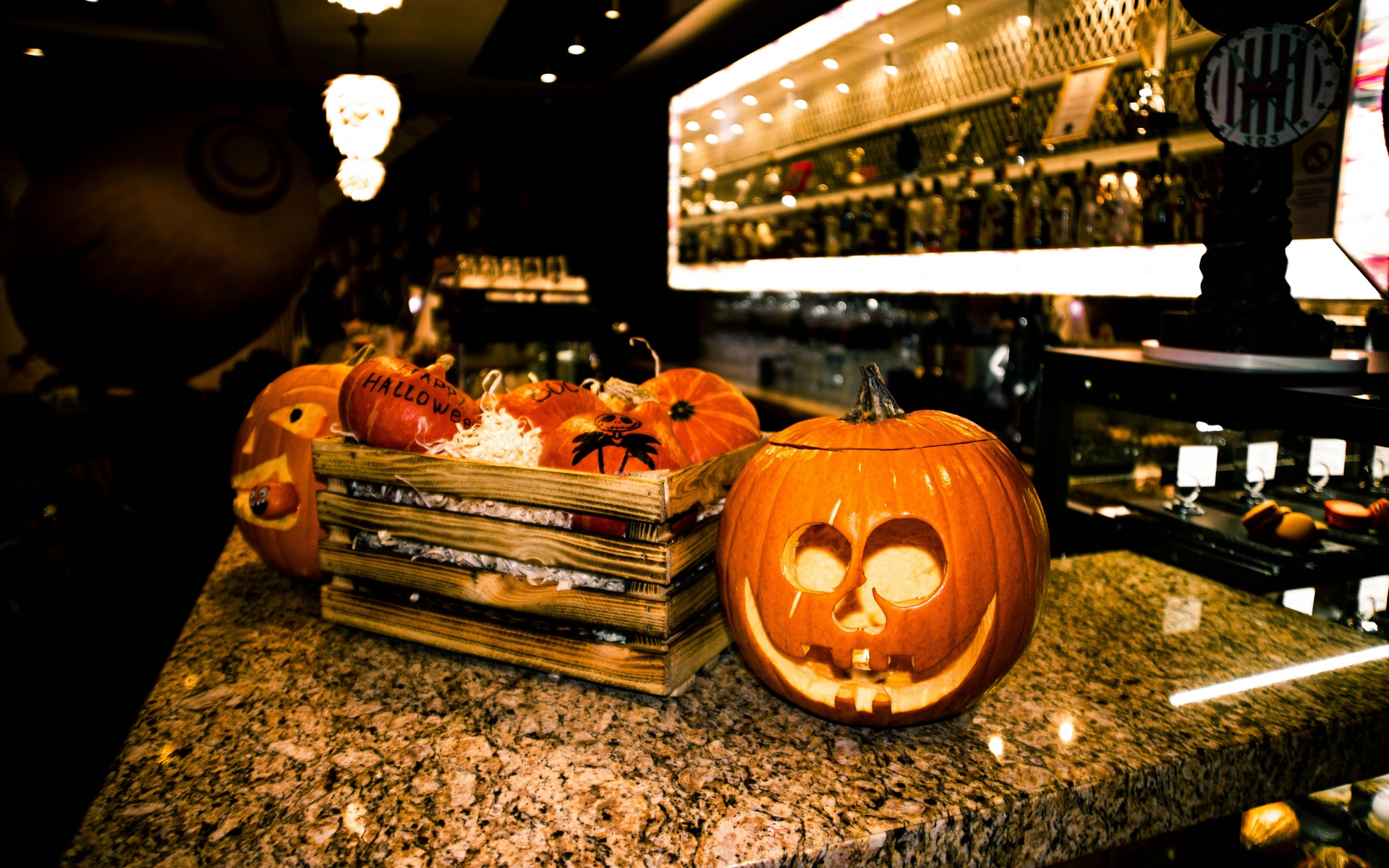 Churros temáticos de Halloween con toppings de calabaza en Disneyland