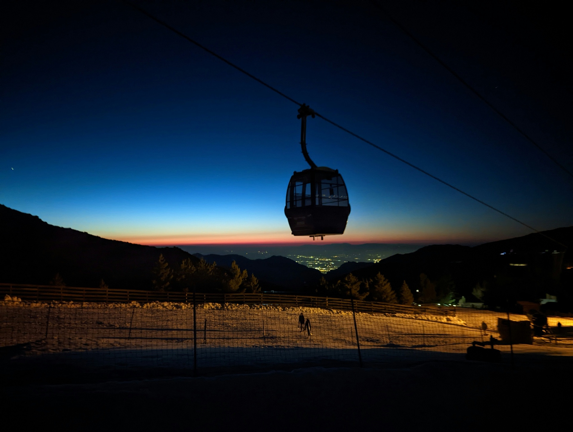 Estación de esquí de Sierra Nevada cubierta de nieve en España