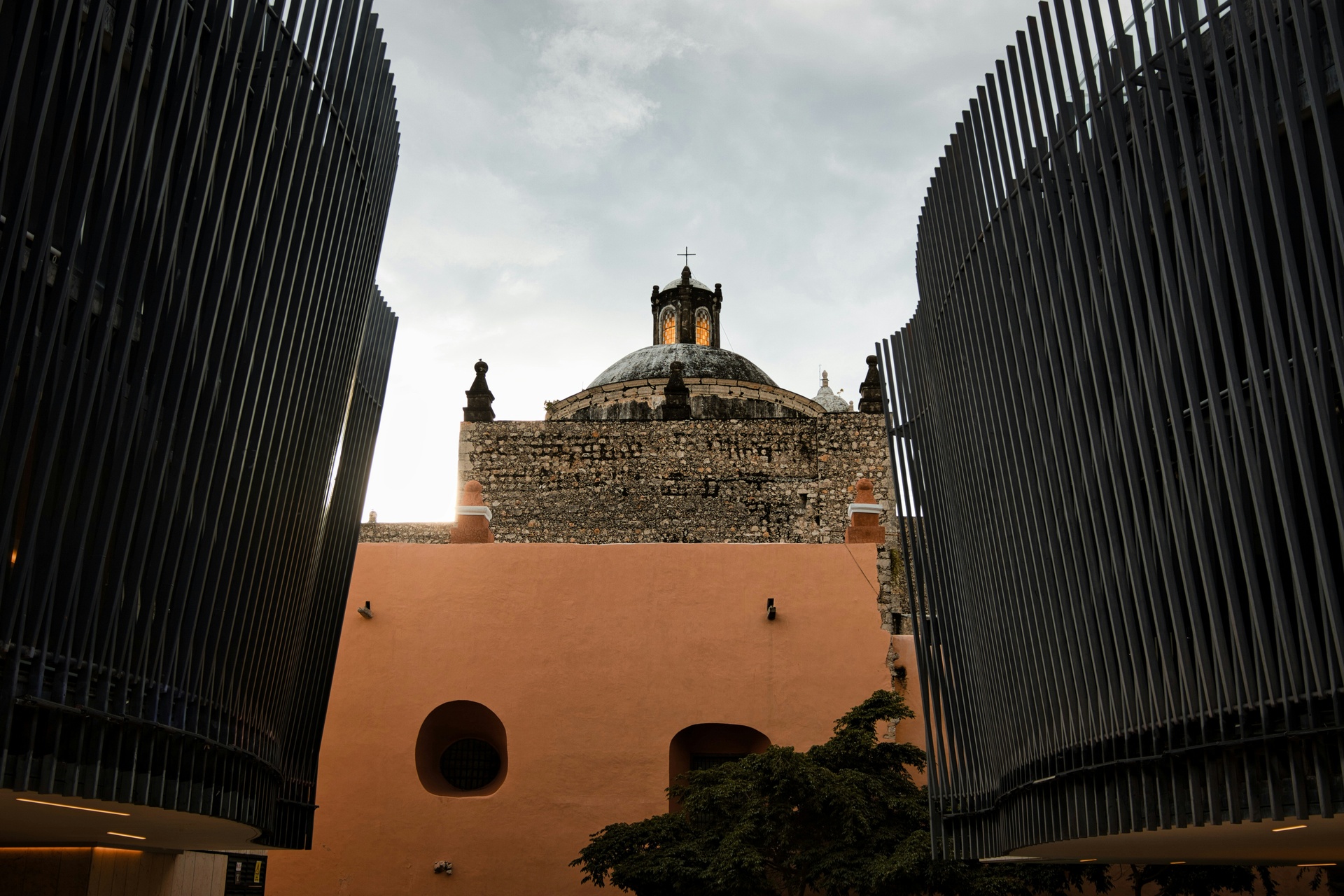 Catedral de Mérida iluminada durante las fiestas decembrinas
