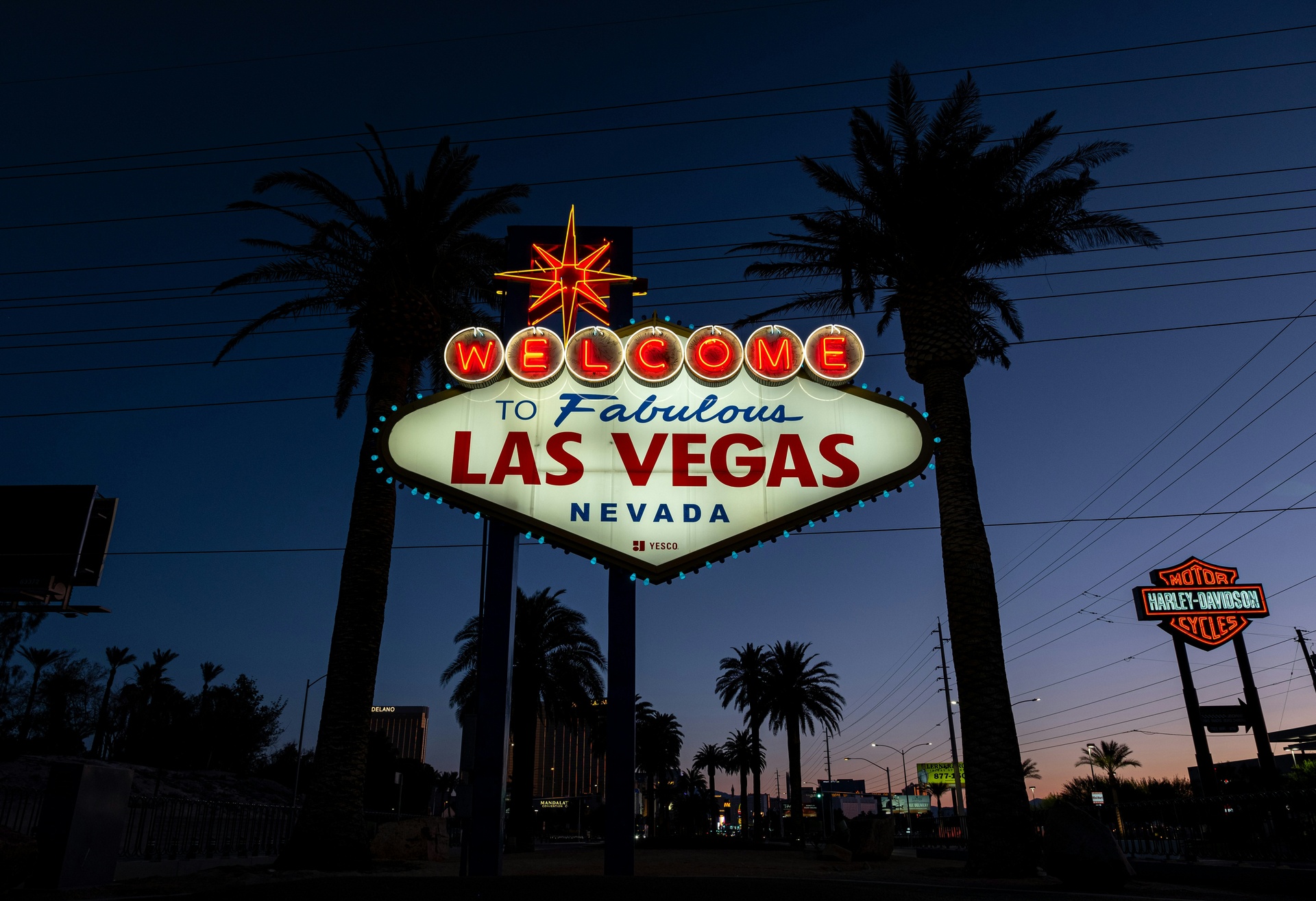 El Strip de Las Vegas iluminado durante la noche